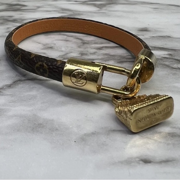 Gorgeous Louis Vuitton Luxury Bracelet Size 17 - Picture 8 of 9